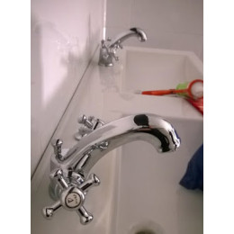 Смеситель для раковины двухрычажный Mora Classic, с донным клапаном, хром